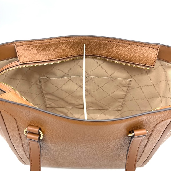 Michael Kors Large Carine Tote Bag & Trifold Wallet - Picture 6 of 13